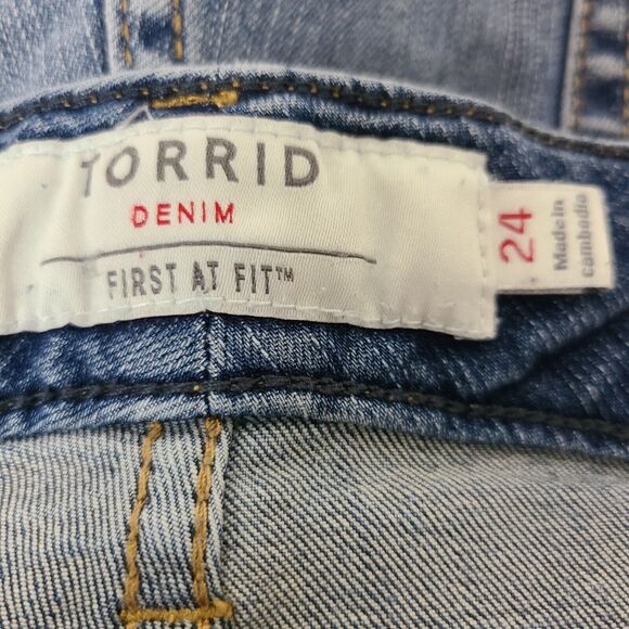 Torrid Womens Plus Size 24 Med Wash Distressed Denim Jean Shorts - Picture 10 of 13